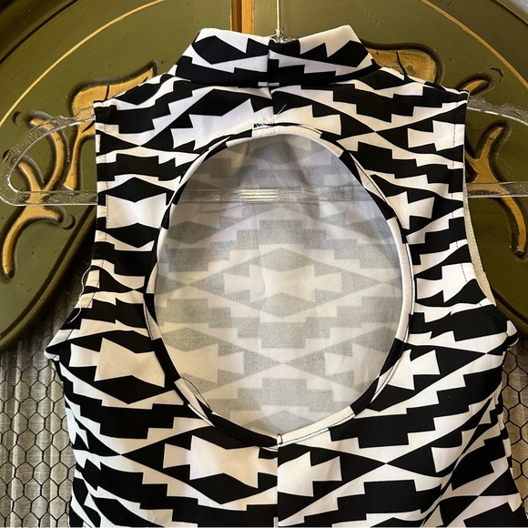 NWT VINTAGE JOYCE LESLIE CROPPED OPEN BACK TOP size M - Picture 5 of 5